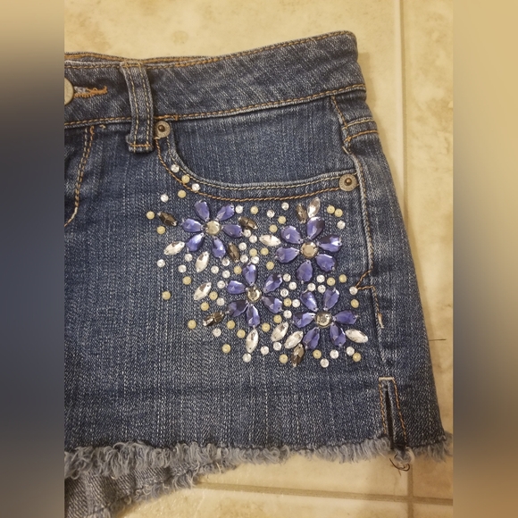 Size 1/2 Aeropostale blue embellished denim jean short hot Pant frayed edge - Picture 2 of 8